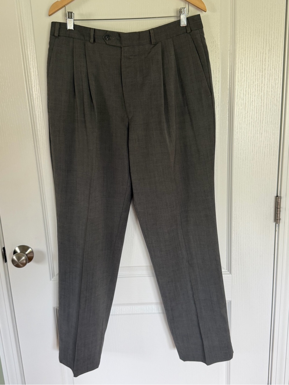 Men’s Classic Gray Pleated Dress Pants, 37x31.5